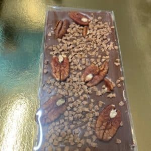 melk chocolade reep met pecannoten en  karamel